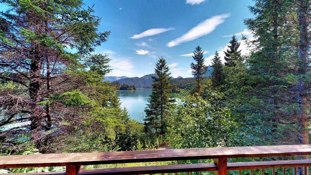 Stillpoint Lodge - All-Inclusive Halibut Cove Bagian luar foto