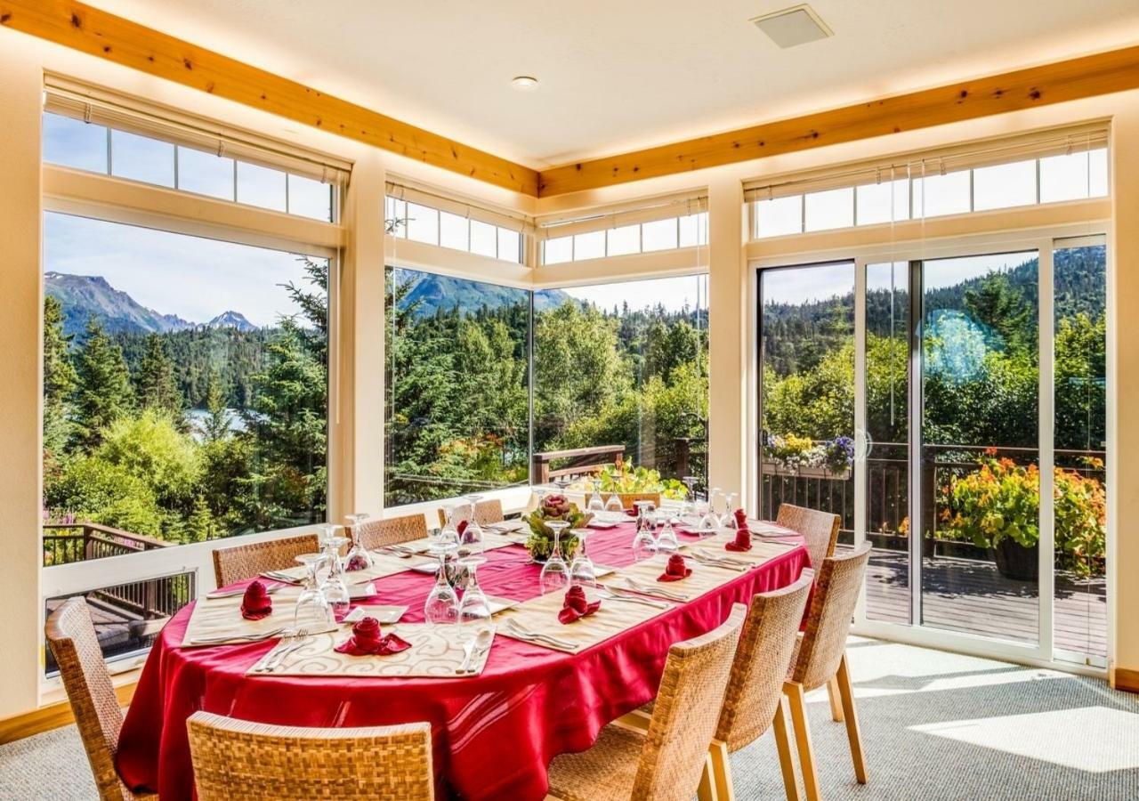 Stillpoint Lodge - All-Inclusive Halibut Cove Bagian luar foto