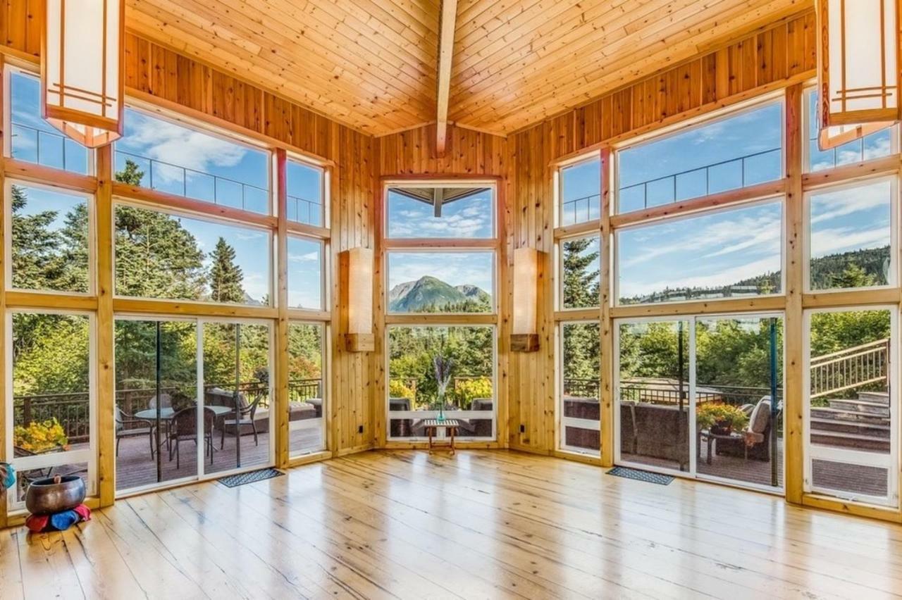 Stillpoint Lodge - All-Inclusive Halibut Cove Bagian luar foto