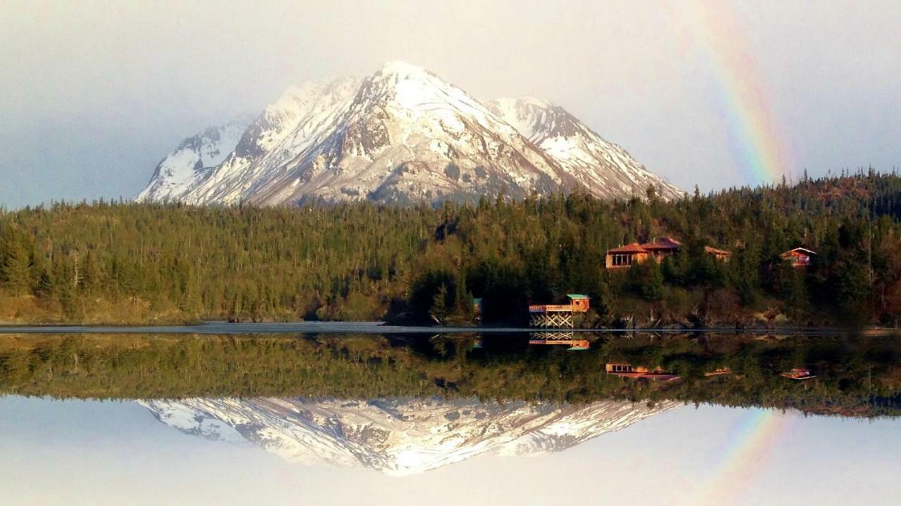 Stillpoint Lodge - All-Inclusive Halibut Cove Bagian luar foto