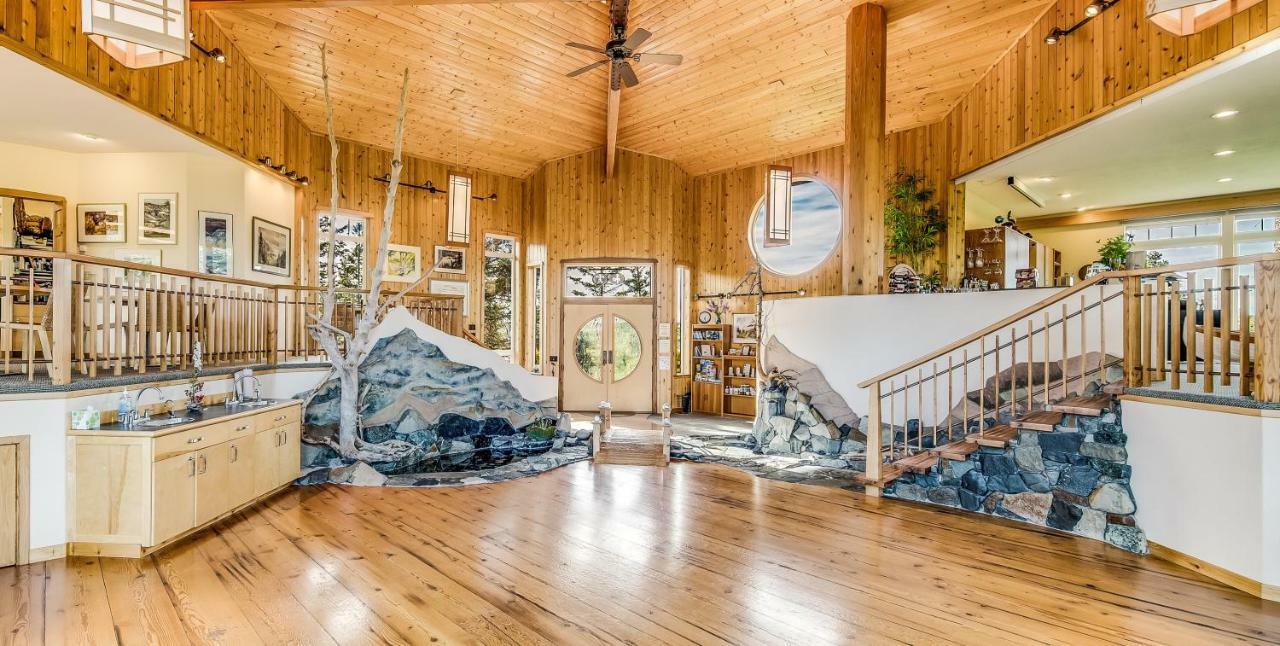 Stillpoint Lodge - All-Inclusive Halibut Cove Bagian luar foto