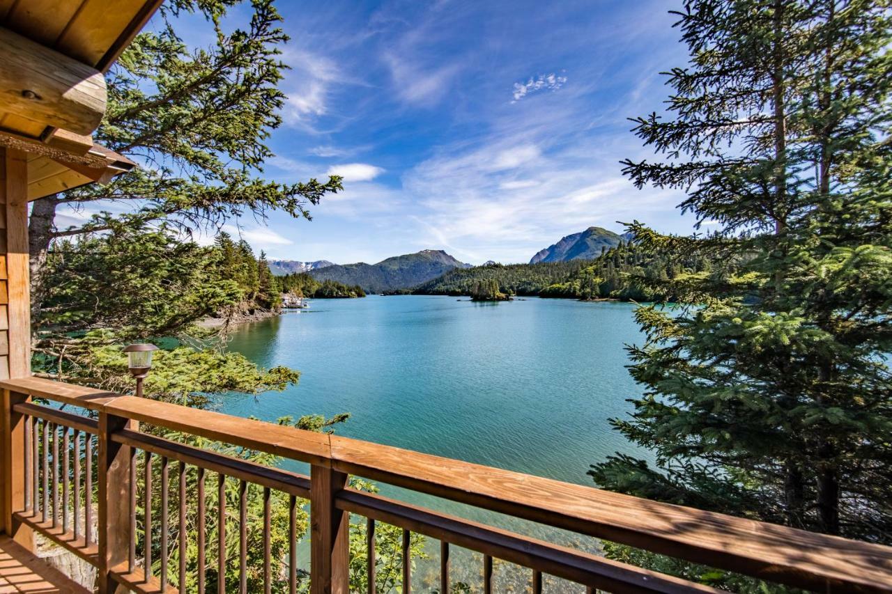 Stillpoint Lodge - All-Inclusive Halibut Cove Bagian luar foto