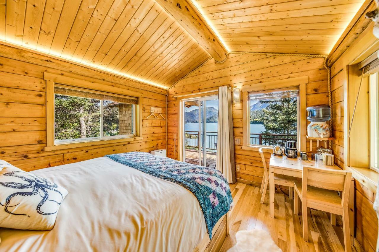 Stillpoint Lodge - All-Inclusive Halibut Cove Bagian luar foto