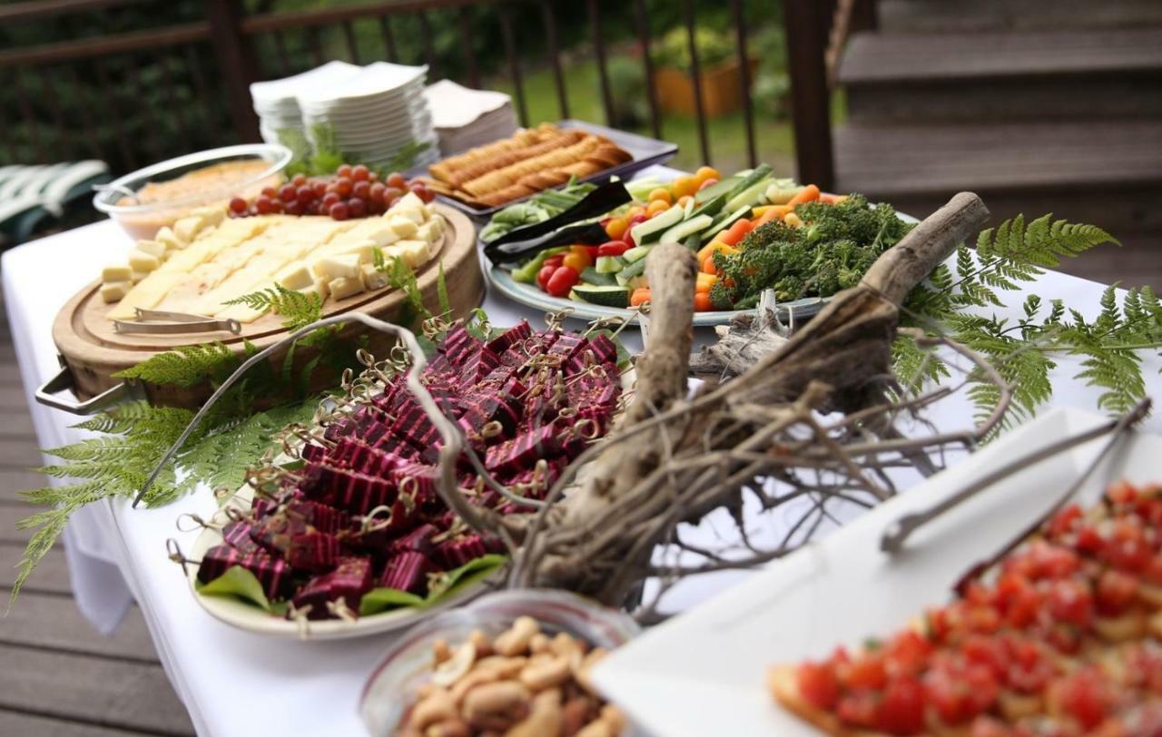 Stillpoint Lodge - All-Inclusive Halibut Cove Bagian luar foto