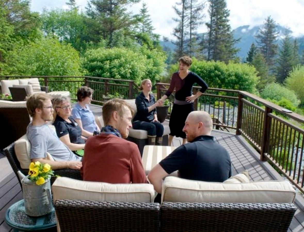 Stillpoint Lodge - All-Inclusive Halibut Cove Bagian luar foto