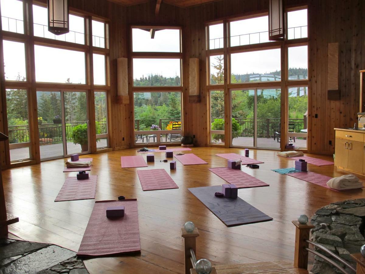 Stillpoint Lodge - All-Inclusive Halibut Cove Bagian luar foto